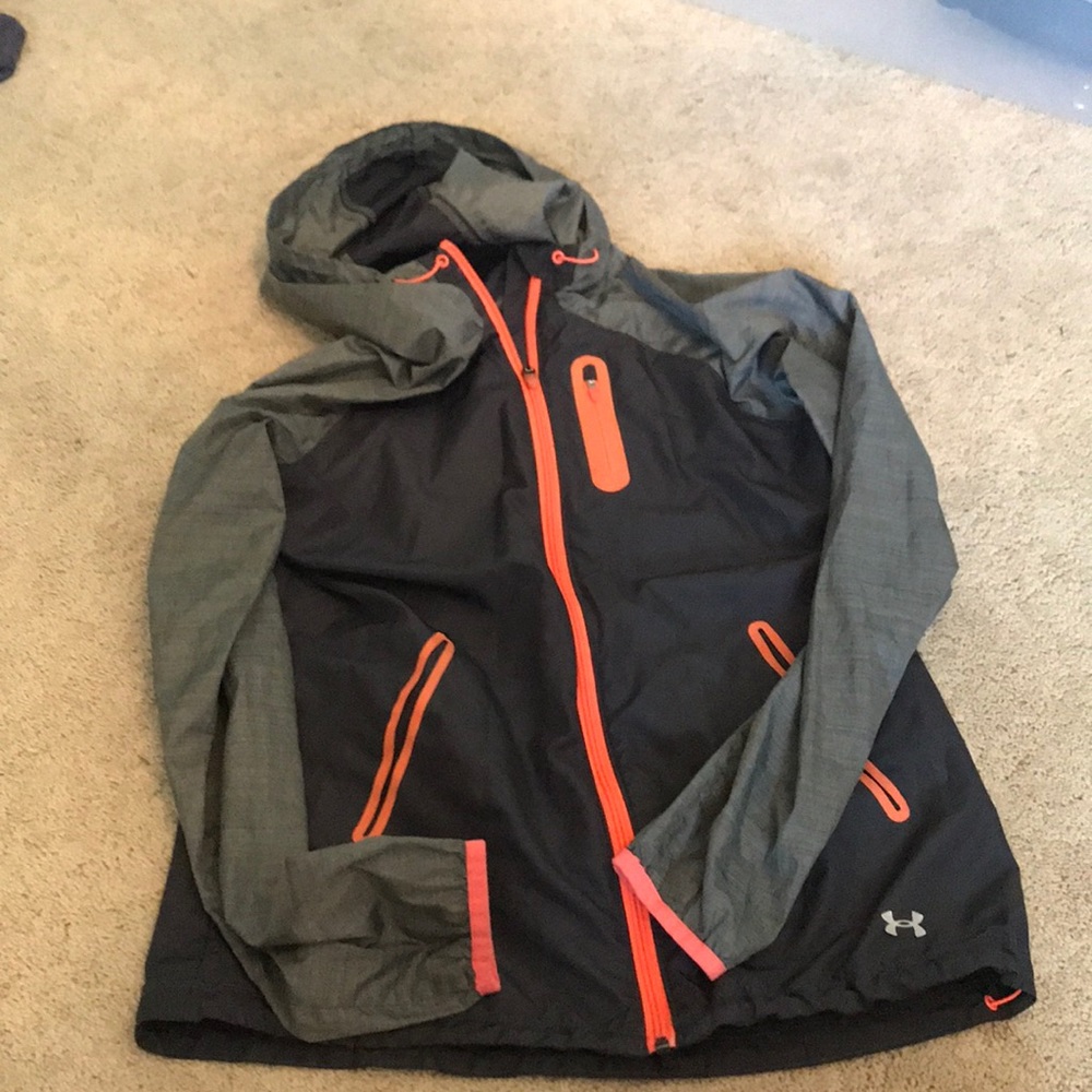 UNDER ARMOUR WINDBREAKER